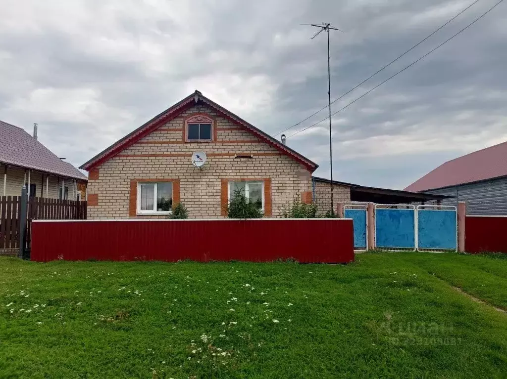 Дом в Башкортостан, Стерлитамакский район, Алатанинский сельсовет, с. ... - Фото 1