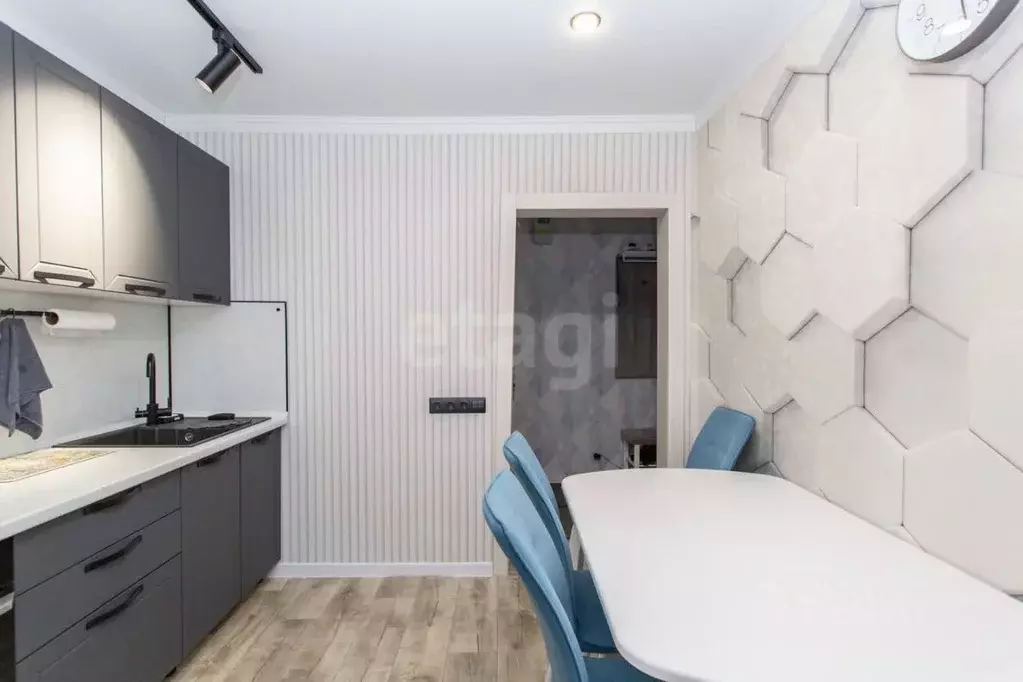 3-к кв. Тюменская область, Тобольск Рощинский пер., 51 (63.5 м) - Фото 1