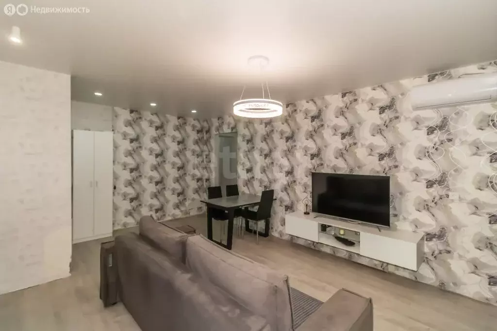 3-комнатная квартира: Челябинск, улица Бейвеля, 73 (56.3 м) - Фото 2