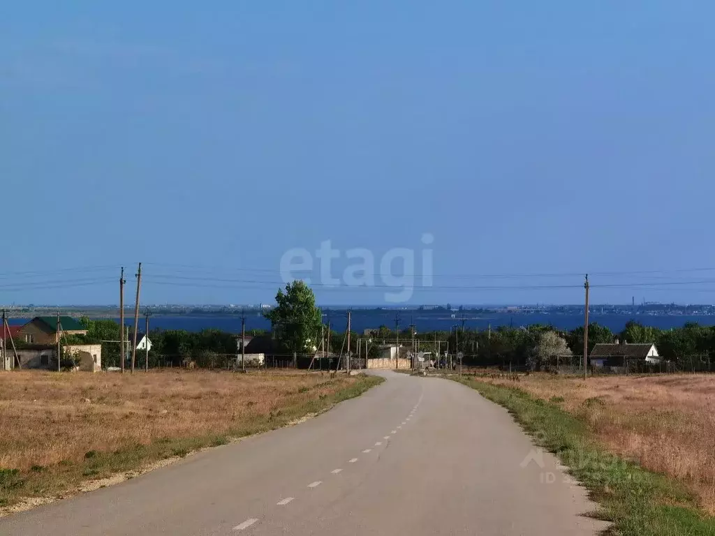 Участок в Крым, Черноморский район, Медведевское с/пос, с. Медведево ... - Фото 1