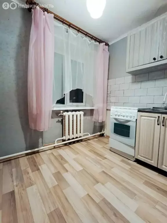 3-комнатная квартира: Омутинское, улица 2-й Микрорайон, 8 (61 м) - Фото 1