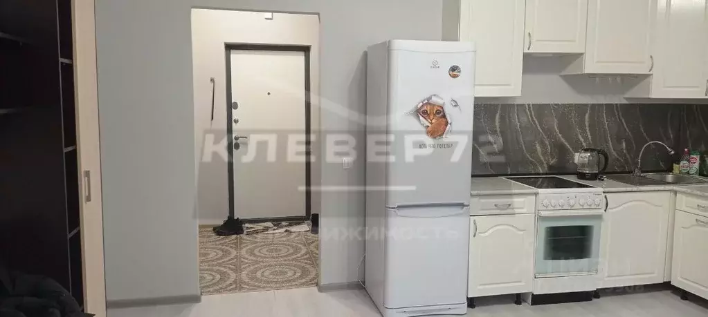 Студия Тюменская область, Тюмень ул. Парада Победы, 13 (31.0 м) - Фото 1