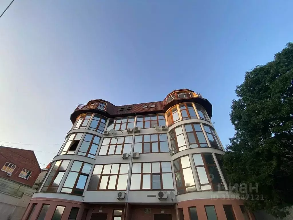 2-к кв. Краснодарский край, Геленджик ул. Горького, 68 (56.0 м) - Фото 0