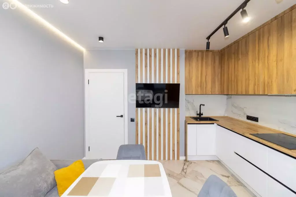 2-комнатная квартира: Тюмень, улица Николая Никитина, 8 (59.6 м) - Фото 2