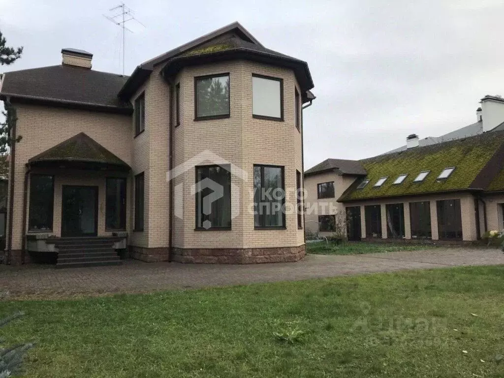 Дом в Санкт-Петербург, Санкт-Петербург, Петергоф Средний пер., 3 (260 ... - Фото 1