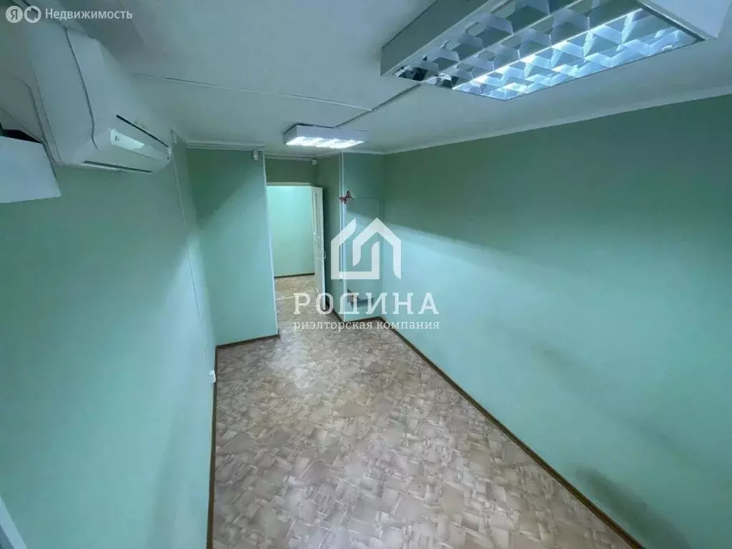 3-комнатная квартира: Комсомольск-на-Амуре, улица Дзержинского, 22 (66 ... - Фото 2