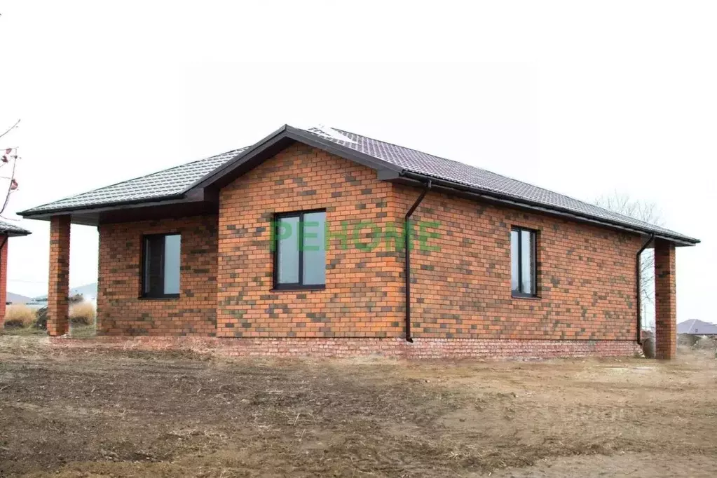 Дом в Саратовская область, с. Усть-Курдюм ул. Подсолнечная, 27 (142 м) - Фото 1