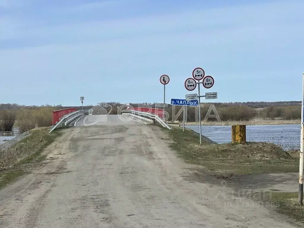 Участок в Тюменская область, Тюменский муниципальный округ, д. Чаплык ... - Фото 1