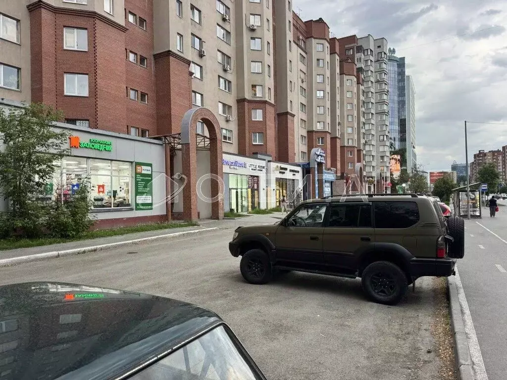 Помещение свободного назначения в Тюменская область, Тюмень ул. 50 лет ... - Фото 0