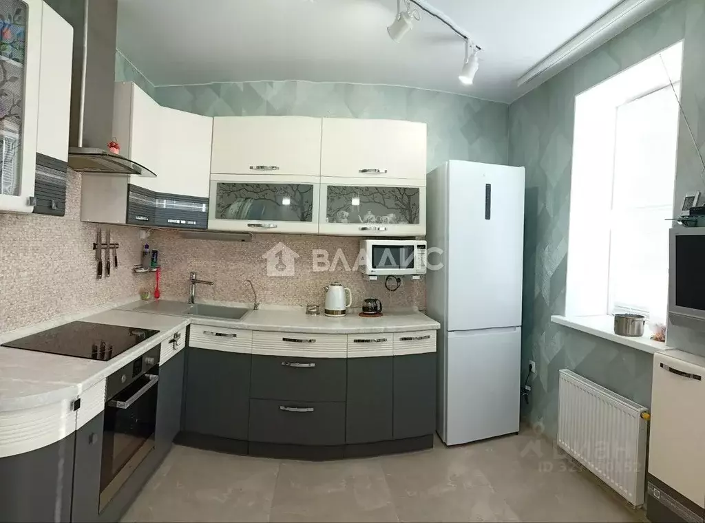 2-к кв. Волгоградская область, Волгоград ул. Расула Гамзатова, 11 ... - Фото 0