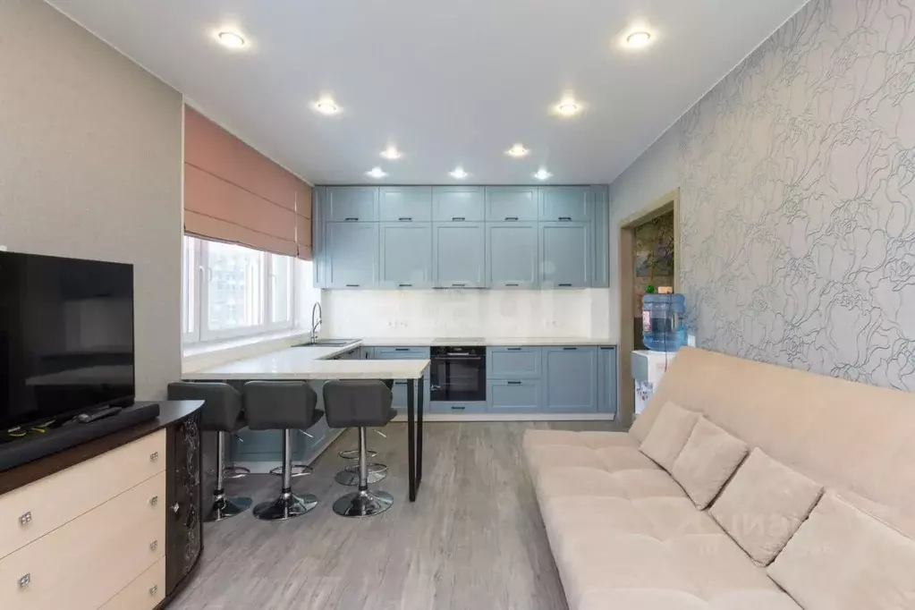 2-к кв. Тюменская область, Тюмень ул. Тимофея Чаркова, 83 (65.0 м) - Фото 1