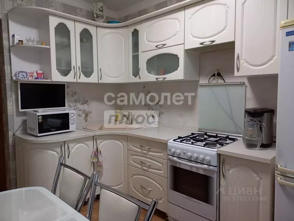 3-к кв. Чувашия, Новочебоксарск ул. 10-й Пятилетки, 74 (63.0 м) - Фото 0