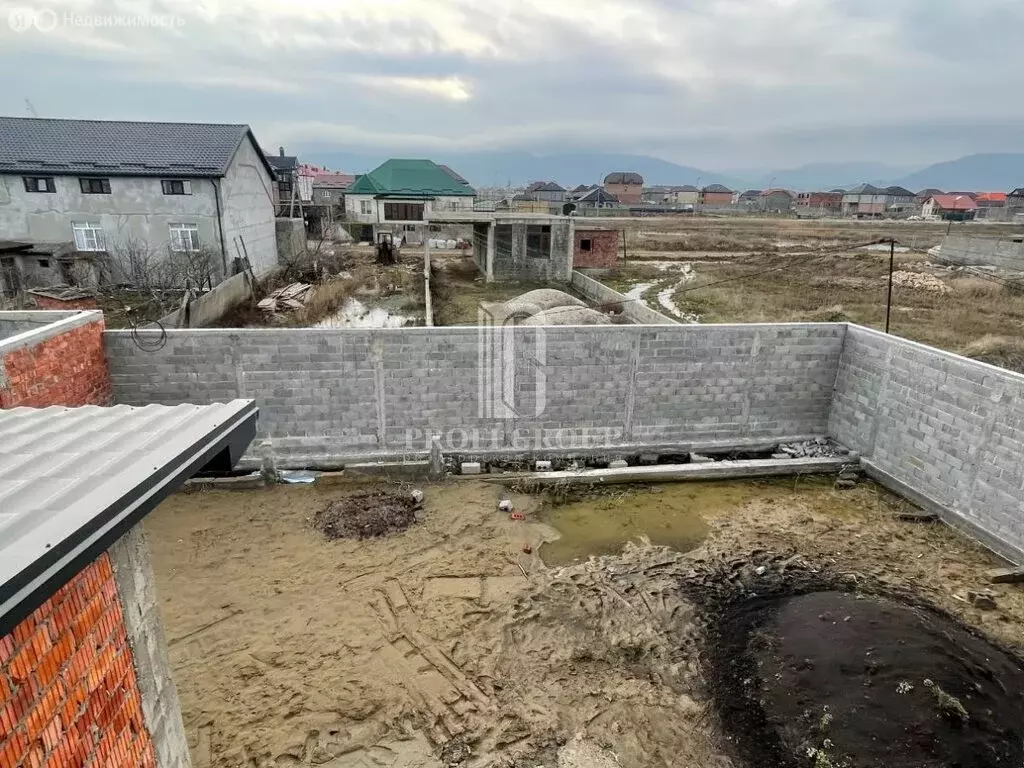 Дом в Махачкала, проспект Насрутдинова (380 м) - Фото 1