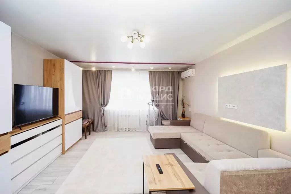 3-к кв. Омская область, Омск ул. Димитрова, 67 (85.9 м) - Фото 0