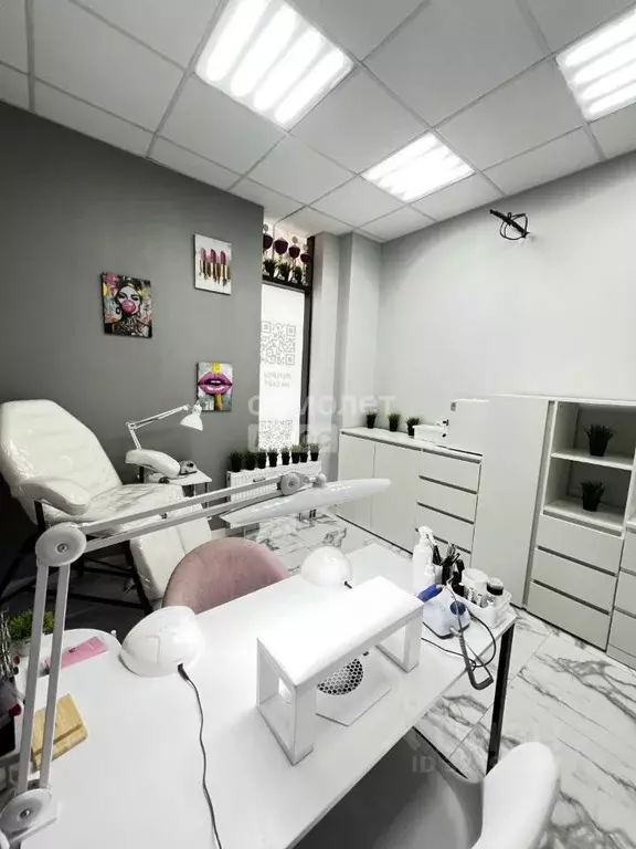 Помещение свободного назначения в Челябинская область, Челябинск наб. ... - Фото 1