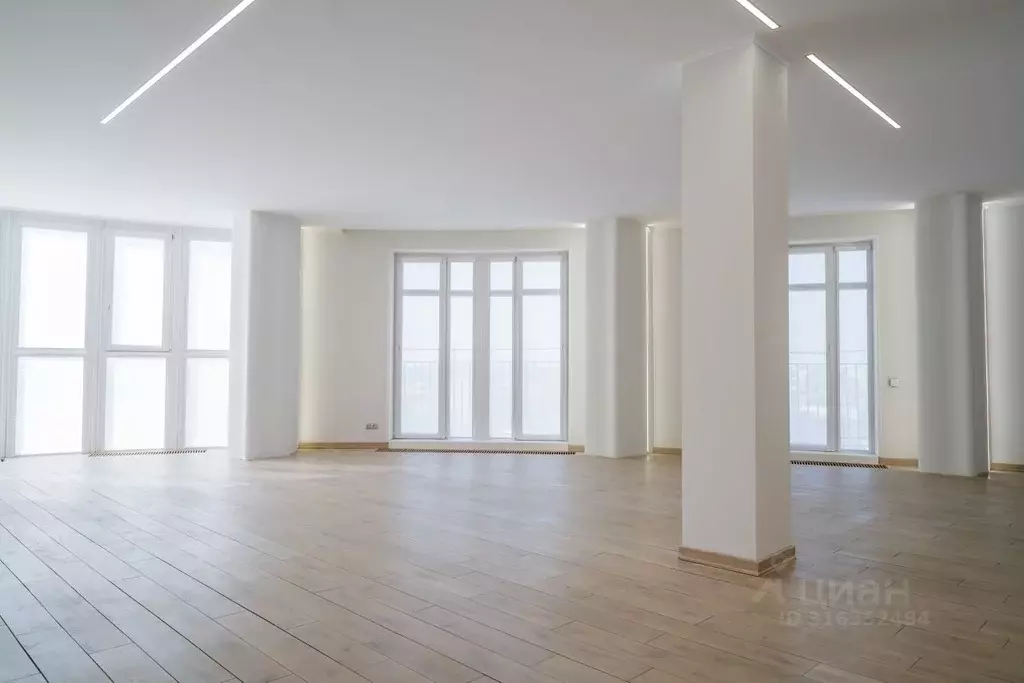 3-к кв. Омская область, Омск ул. Масленникова, 58 (186.0 м) - Фото 1