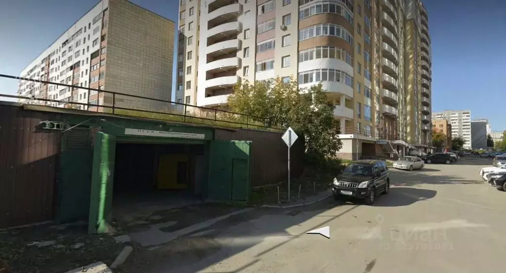 Гараж в Свердловская область, Екатеринбург ул. Машинная, 5А (18 м) - Фото 1