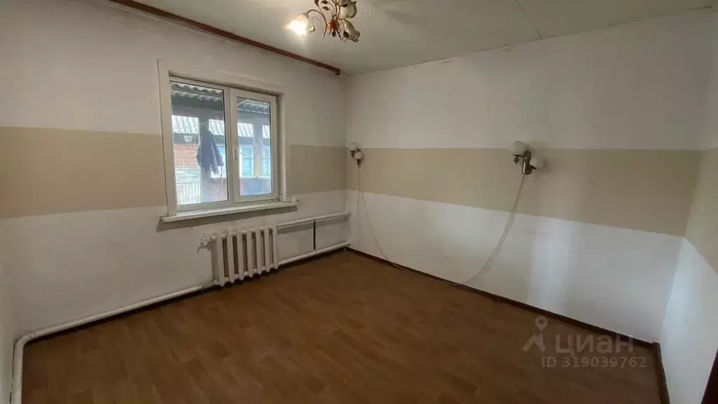 Дом в Иркутская область, Залари рп ул. Крылова (65 м) - Фото 1