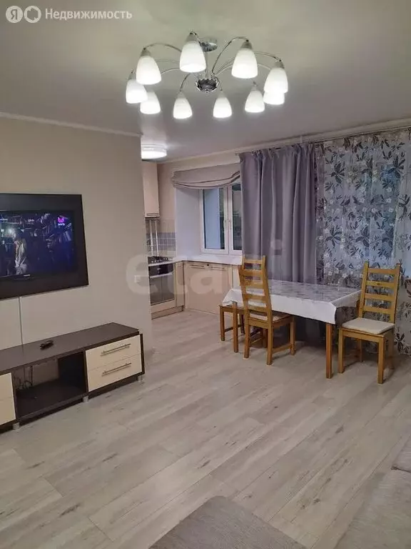 2-комнатная квартира: Тюмень, улица Республики, 86 (57 м) - Фото 1