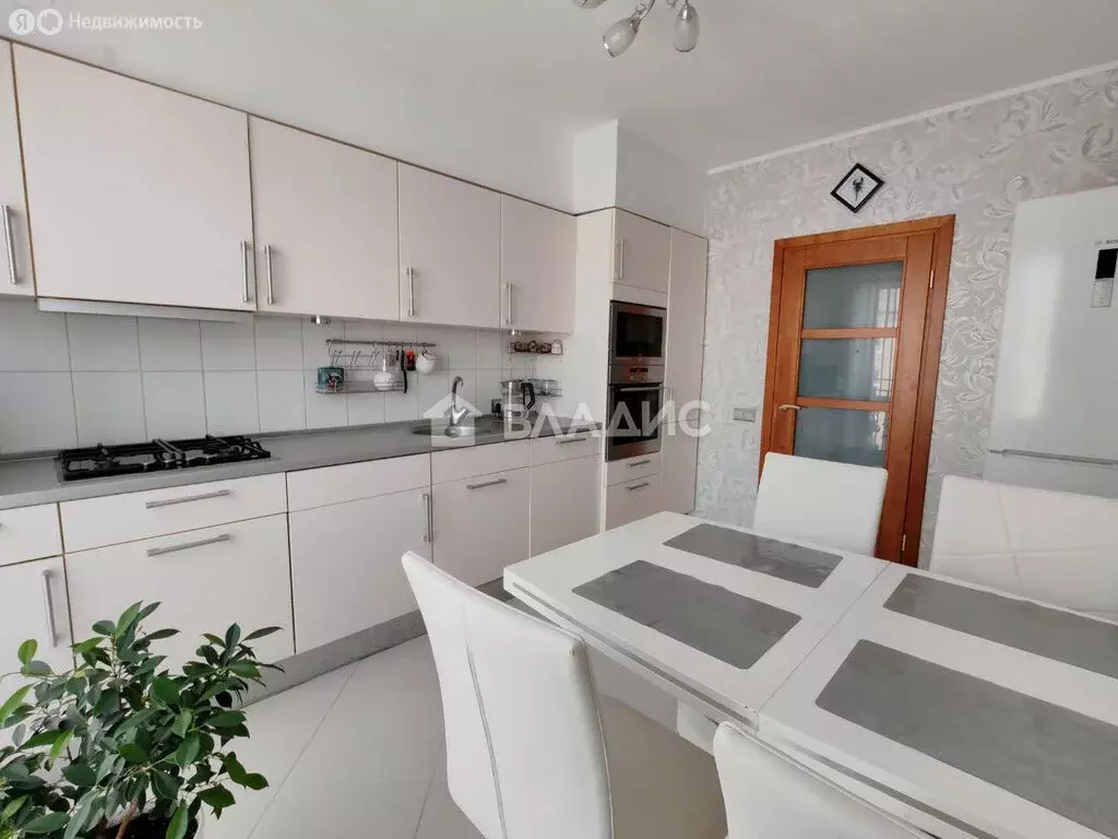 3-комнатная квартира: Калининград, улица Белинского, 42 (81.4 м) - Фото 1