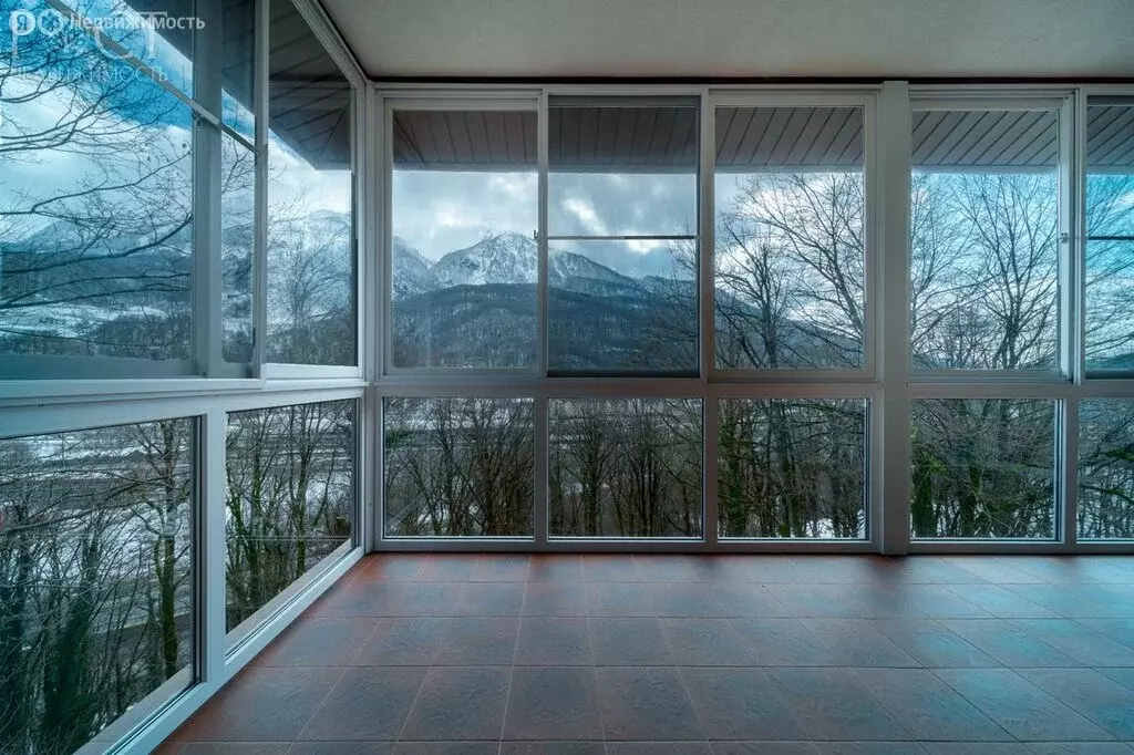 Дом в посёлок городского типа Красная Поляна, улица Защитников ... - Фото 1