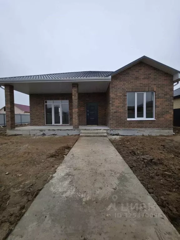 Дом в Астраханская область, Приволжский район, с. Осыпной Бугор ... - Фото 1