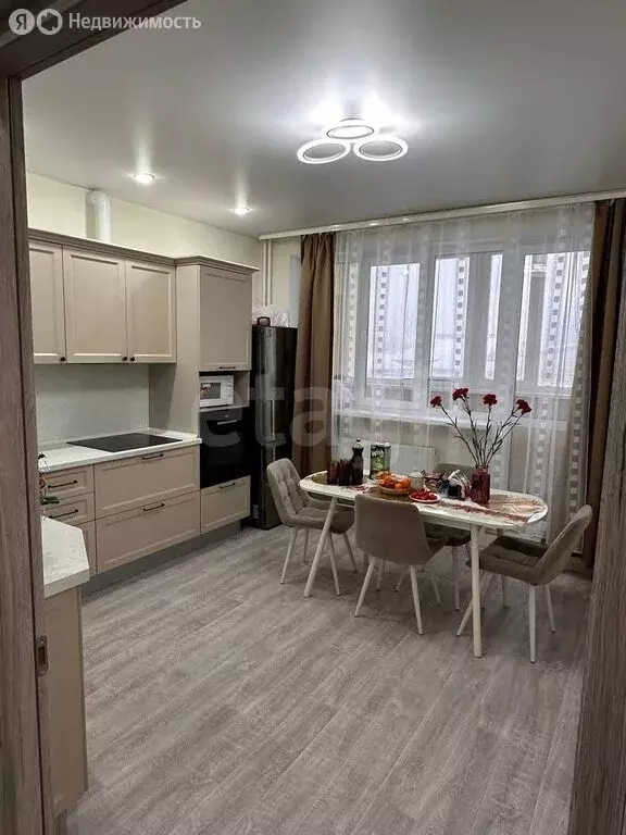 2-комнатная квартира: Ялуторовск, улица Новикова, 1 (53.8 м) - Фото 2