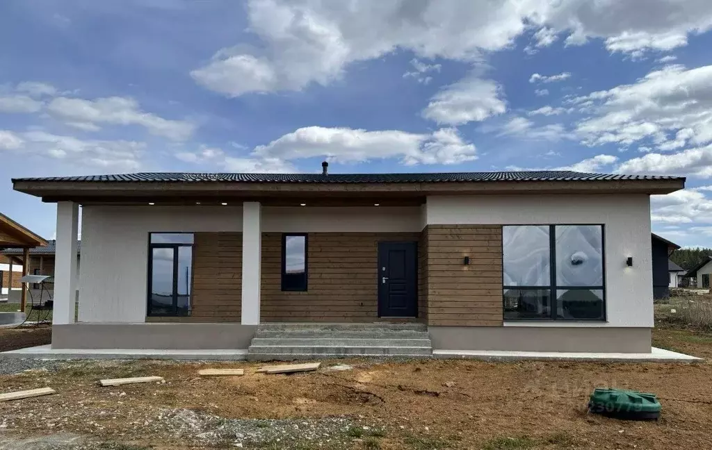 Дом в Свердловская область, Белоярский муниципальный округ, пос. ... - Фото 1