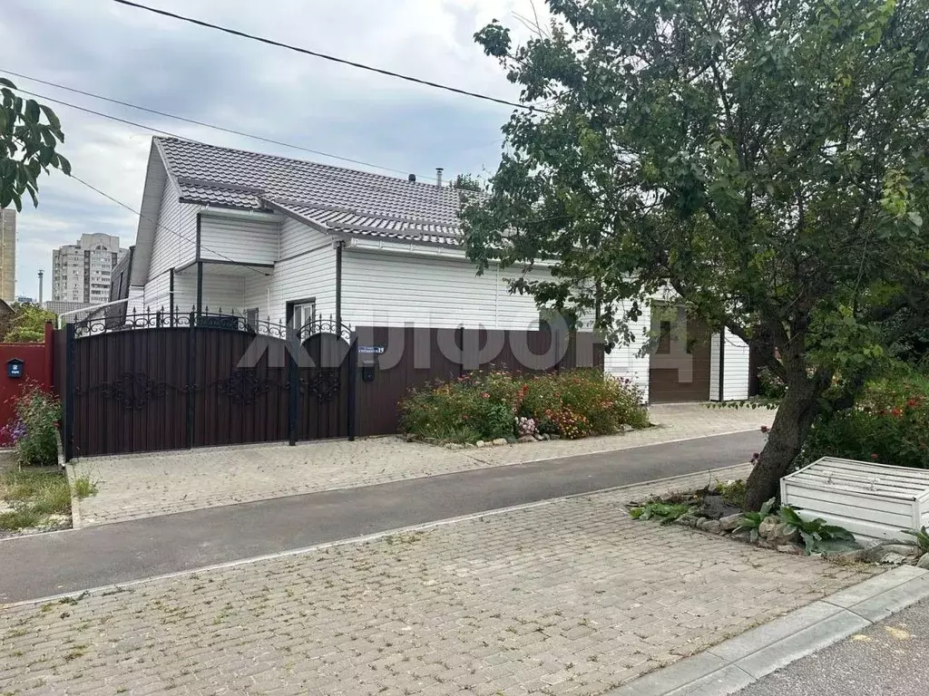 Дом в Белгородская область, Белгород ул. Горького, 8/1 (190 м) - Фото 0