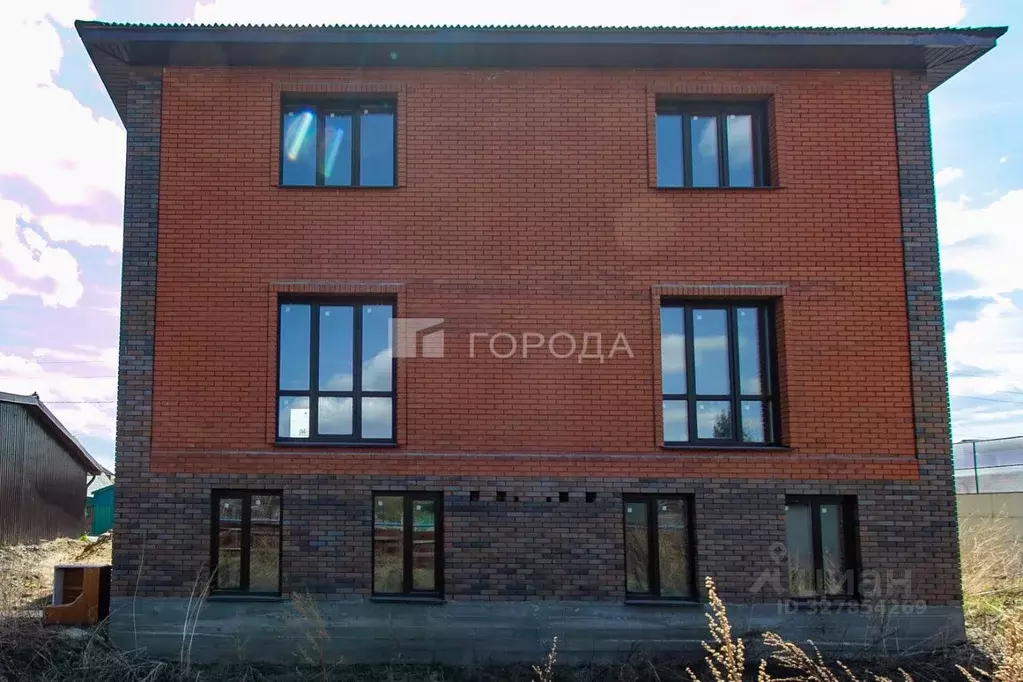 Таунхаус в Новосибирская область, Новосибирск Южная ул., 84 (150 м) - Фото 1