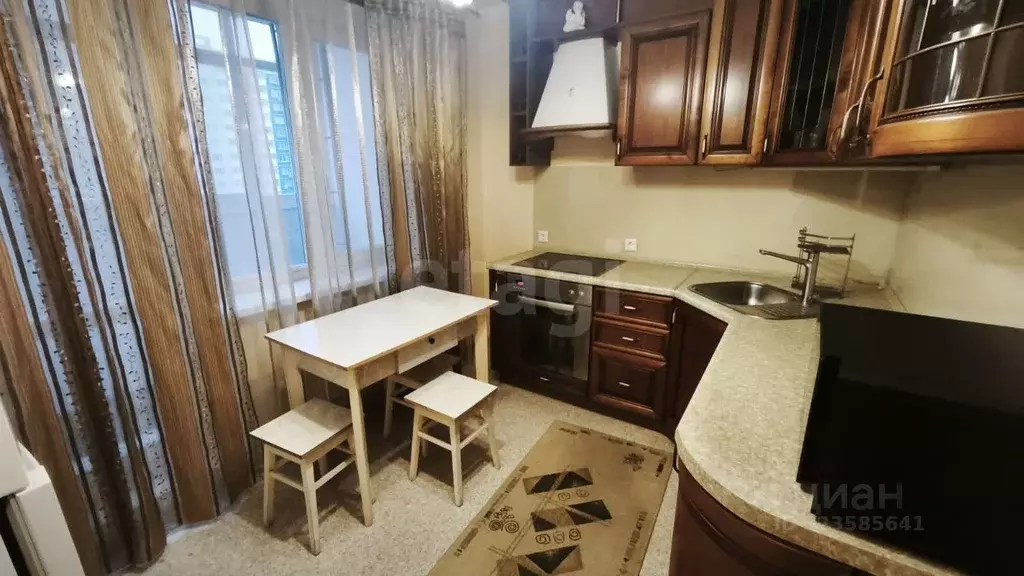 2-к кв. Тюменская область, Тюмень ул. Федюнинского, 56к2 (60.0 м) - Фото 1