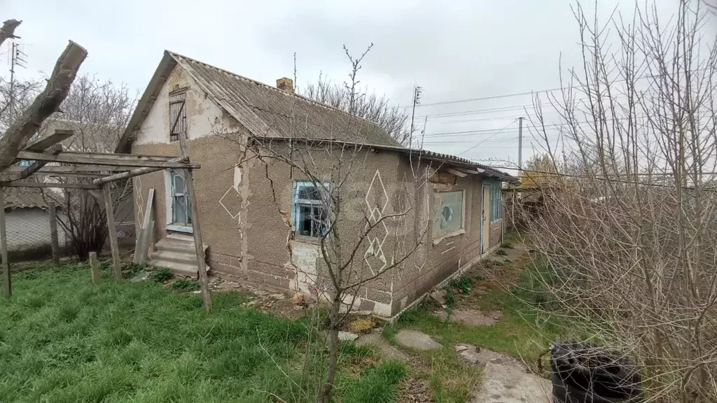 Дом в Крым, Сакский район, Крайненское с/пос, с. Трудовое ул. ... - Фото 1