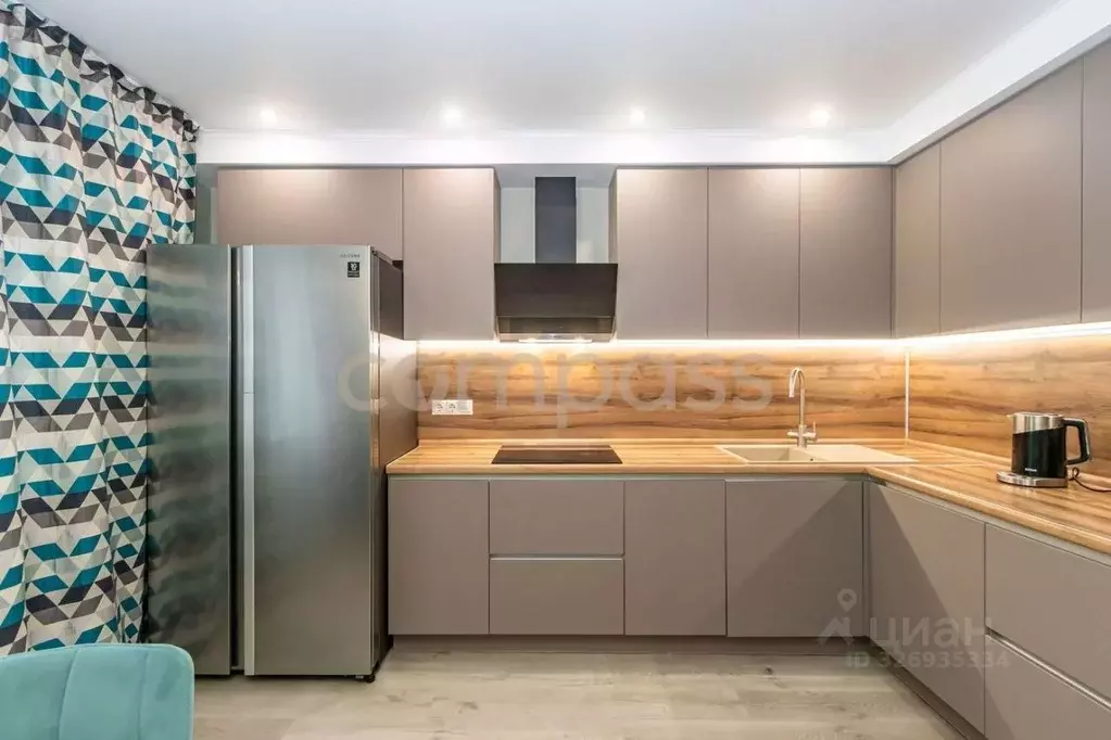 3-к кв. Тюменская область, Тюмень ул. Демьяна Бедного, 102 (100.8 м) - Фото 0