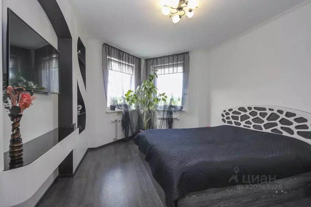 2-к кв. Омская область, Омск просп. Комарова, 21к2 (61.6 м) - Фото 1