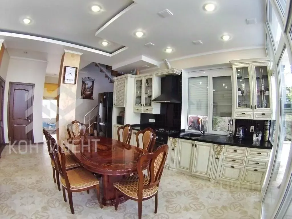 Дом в Крым, Евпатория ул. Революции, 9А/3 (220 м) - Фото 0