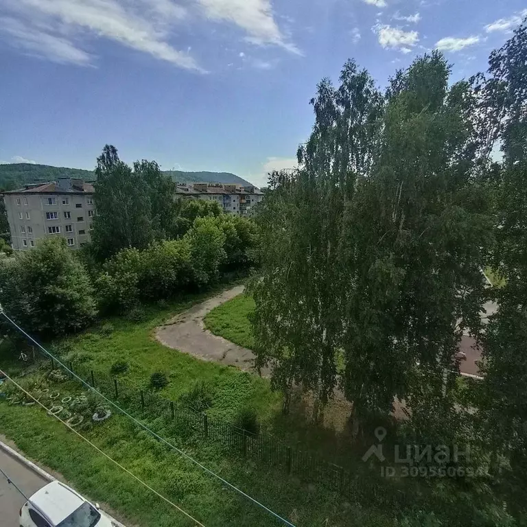 3-к кв. Кемеровская область, Междуреченск ул. Гули Королевой, 9 (61.0 ... - Фото 0