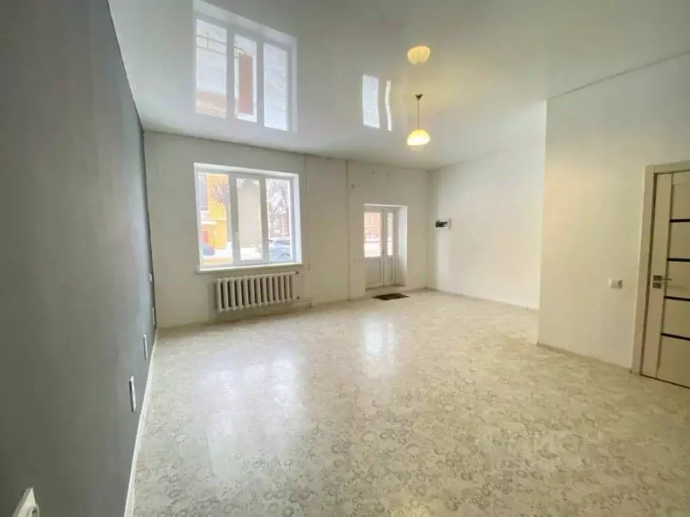 Помещение свободного назначения в Самарская область, Сызрань Советская ... - Фото 1