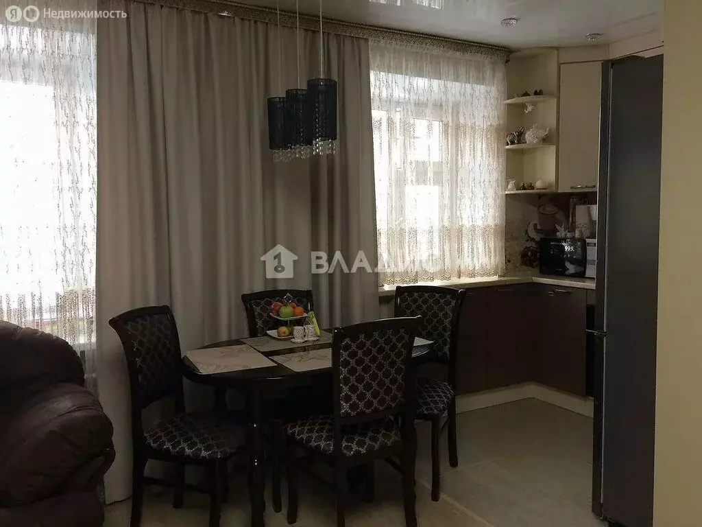 3-комнатная квартира: Тобольск, 4-й микрорайон, 38 (61.2 м) - Фото 1