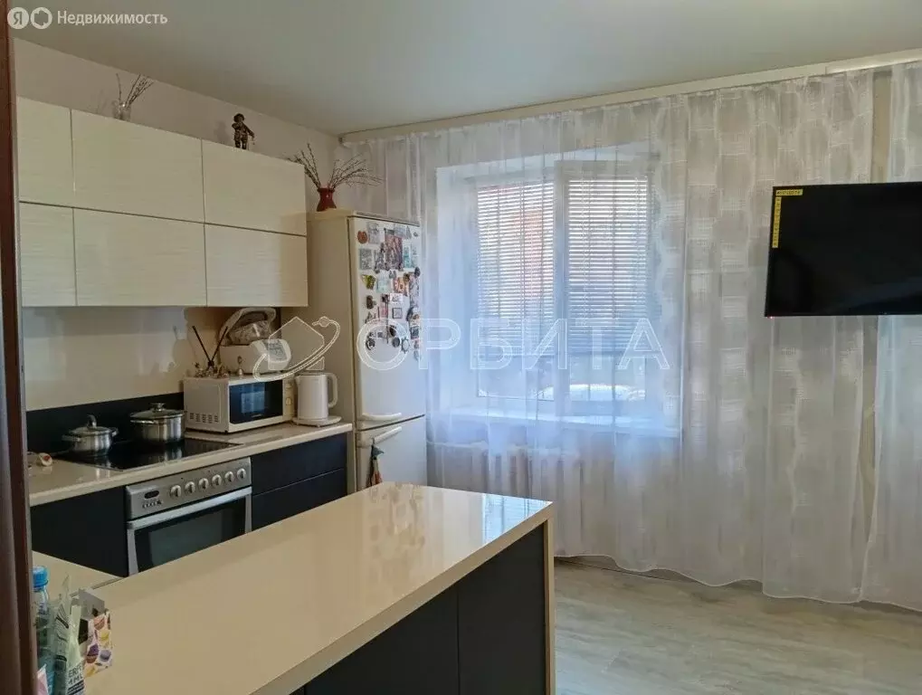 2-комнатная квартира: Тюмень, улица Домостроителей, 26к1 (70.3 м) - Фото 1