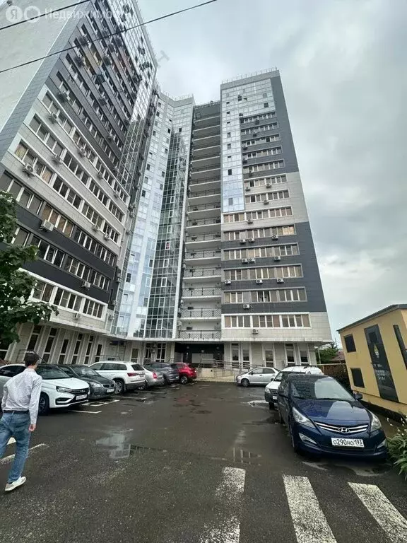 8-комнатная квартира: Краснодар, улица Стасова, 10 (240 м) - Фото 1