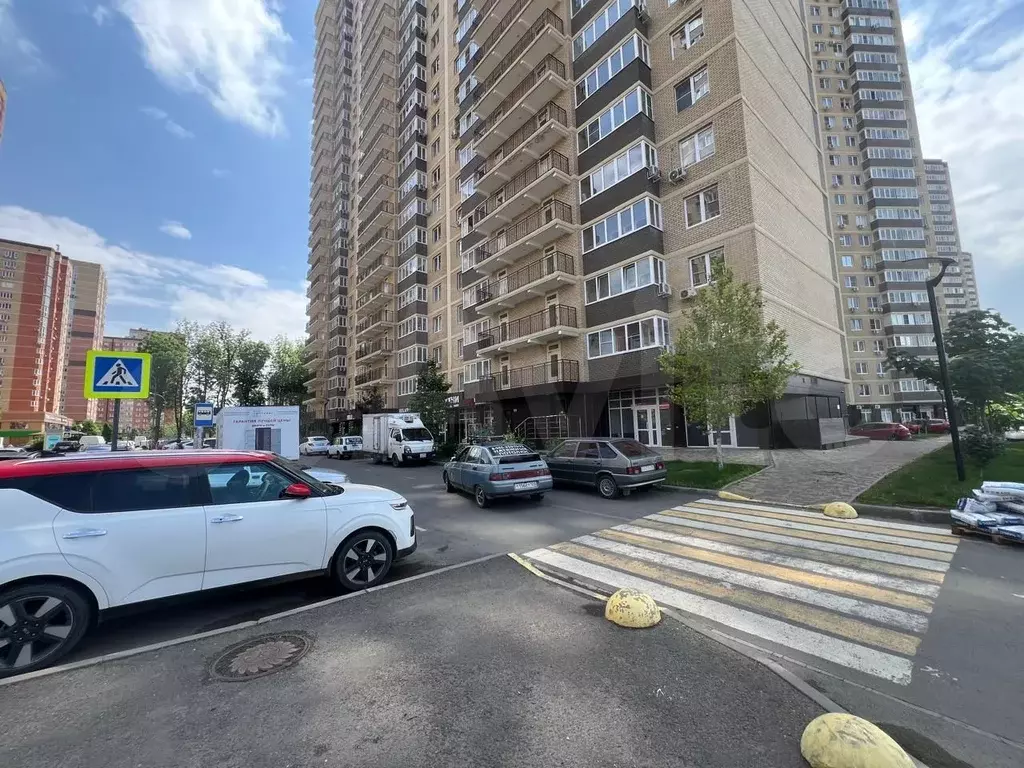 Помещение в торговой линейке, 57.4 м - Фото 1