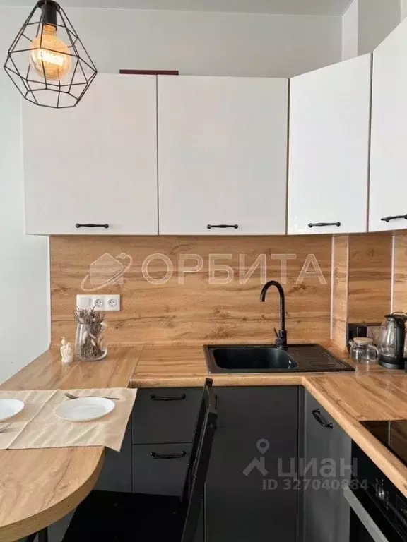 2-к кв. Тюменская область, Тюмень ул. Тимофея Чаркова, 83 (40.0 м) - Фото 2