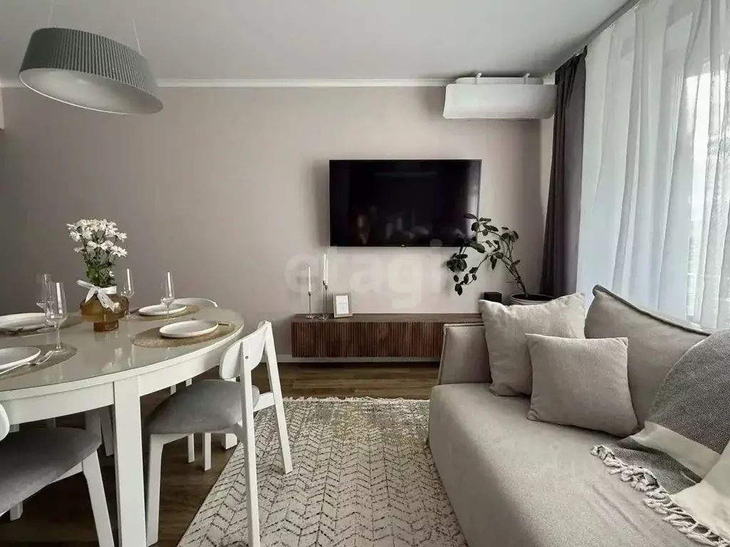 2-к кв. Тюменская область, Тюмень ул. Павла Шарова, 3 (67.6 м) - Фото 1