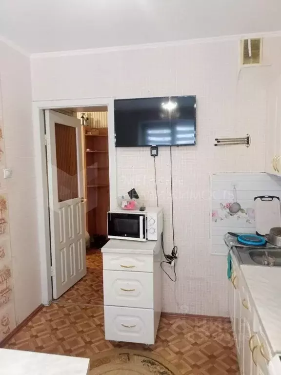 3-к кв. Тюменская область, Тюмень ул. Домостроителей, 8 (65.4 м) - Фото 1