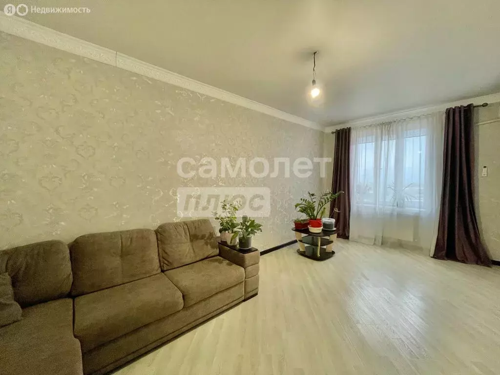 3-комнатная квартира: Махачкала, улица Каммаева, 20А (87 м) - Фото 1