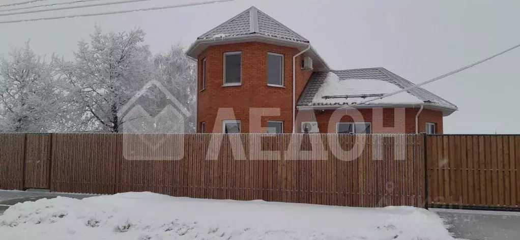 Коттедж в Омская область, Азовский Немецкий Национальный район, с. ... - Фото 1