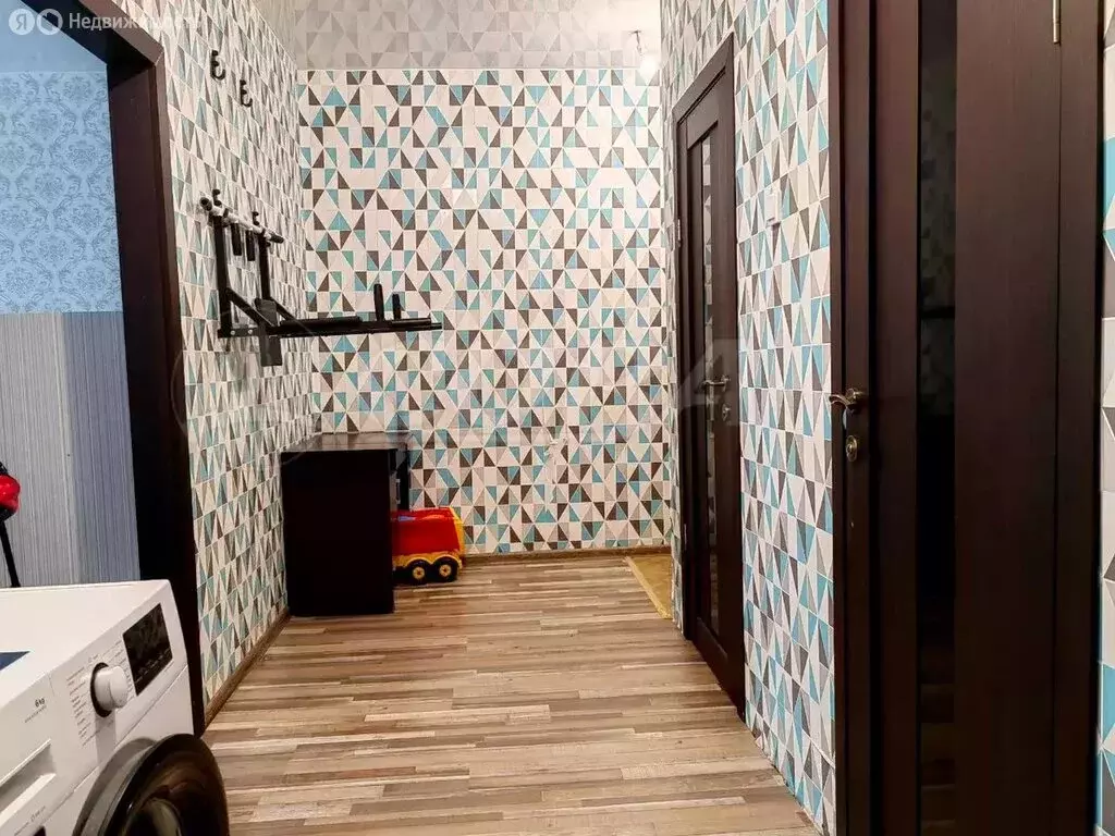 2-комнатная квартира: Тюмень, улица Мельникайте, 2к8 (49 м) - Фото 0