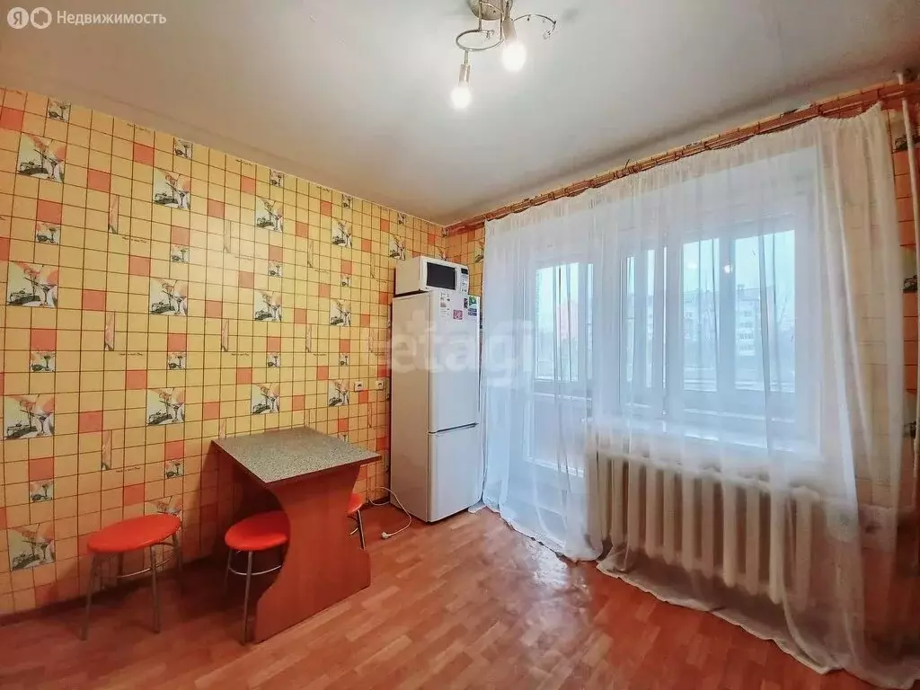 2-комнатная квартира: Ялуторовск, улица Революции, 131А (76 м) - Фото 0