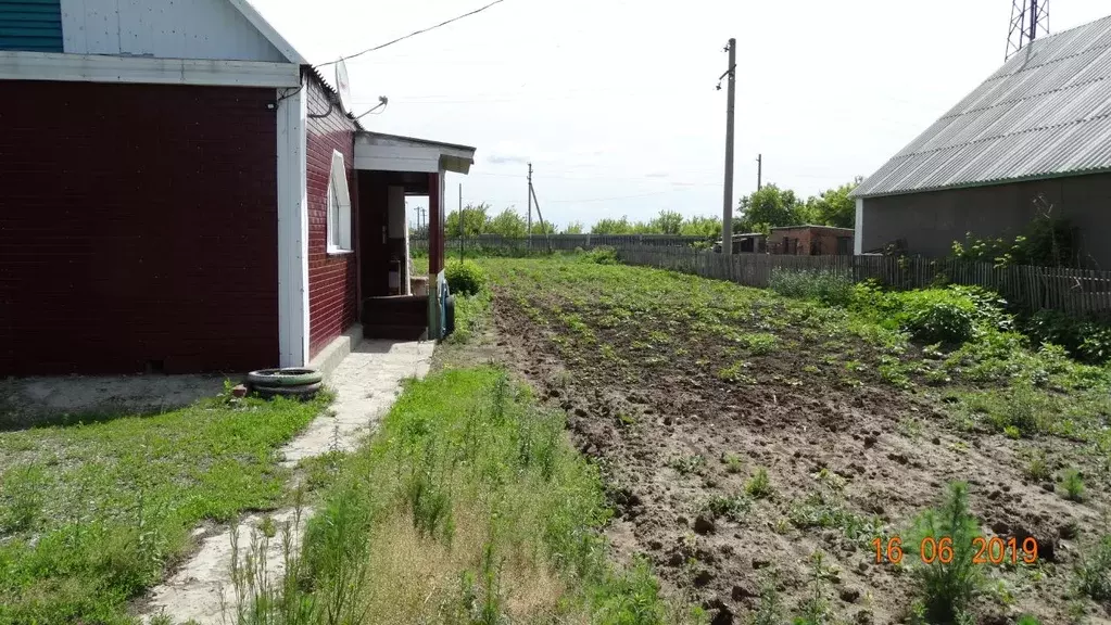 Дом в Омская область, Нововаршавский район, Большегривское рп ... - Фото 1