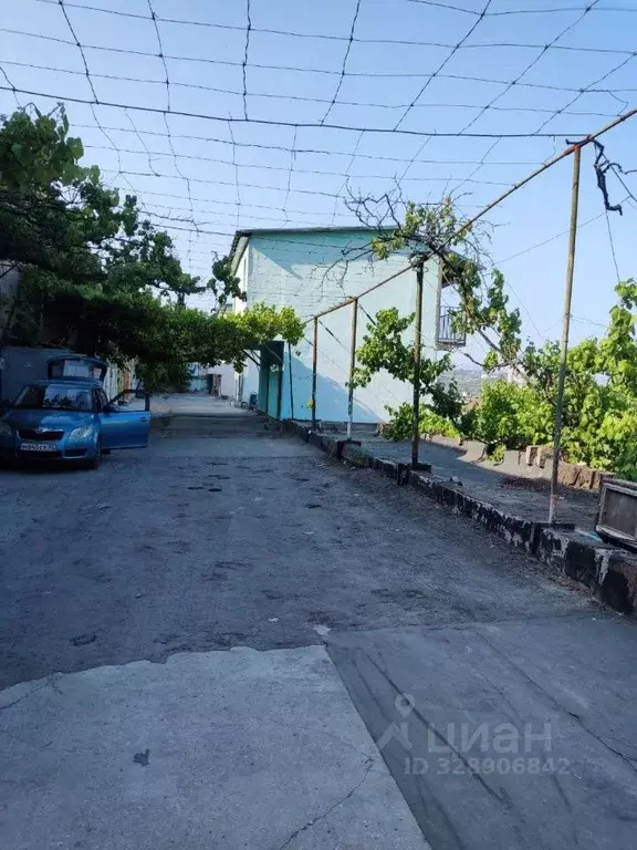 Гараж в Крым, Алушта ул. Октябрьская, 15 (30 м) - Фото 0